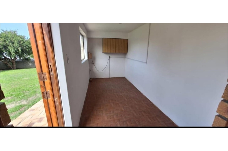 7 Bedroom Property for Sale in Loevenstein Western Cape
